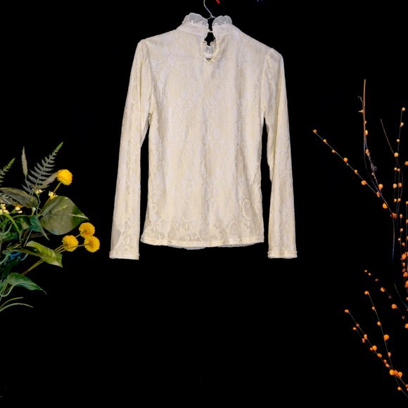 Vintage-Inspired White Lace Blouse, High ruffled neckline with bow and brooch - Picture 6 of 6